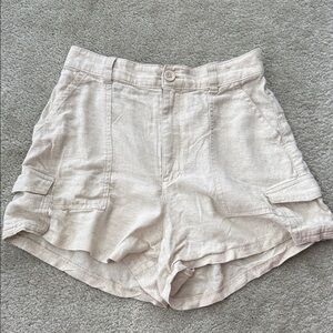 Hollister Women's Cream Cargo linen blend Shorts, Xs